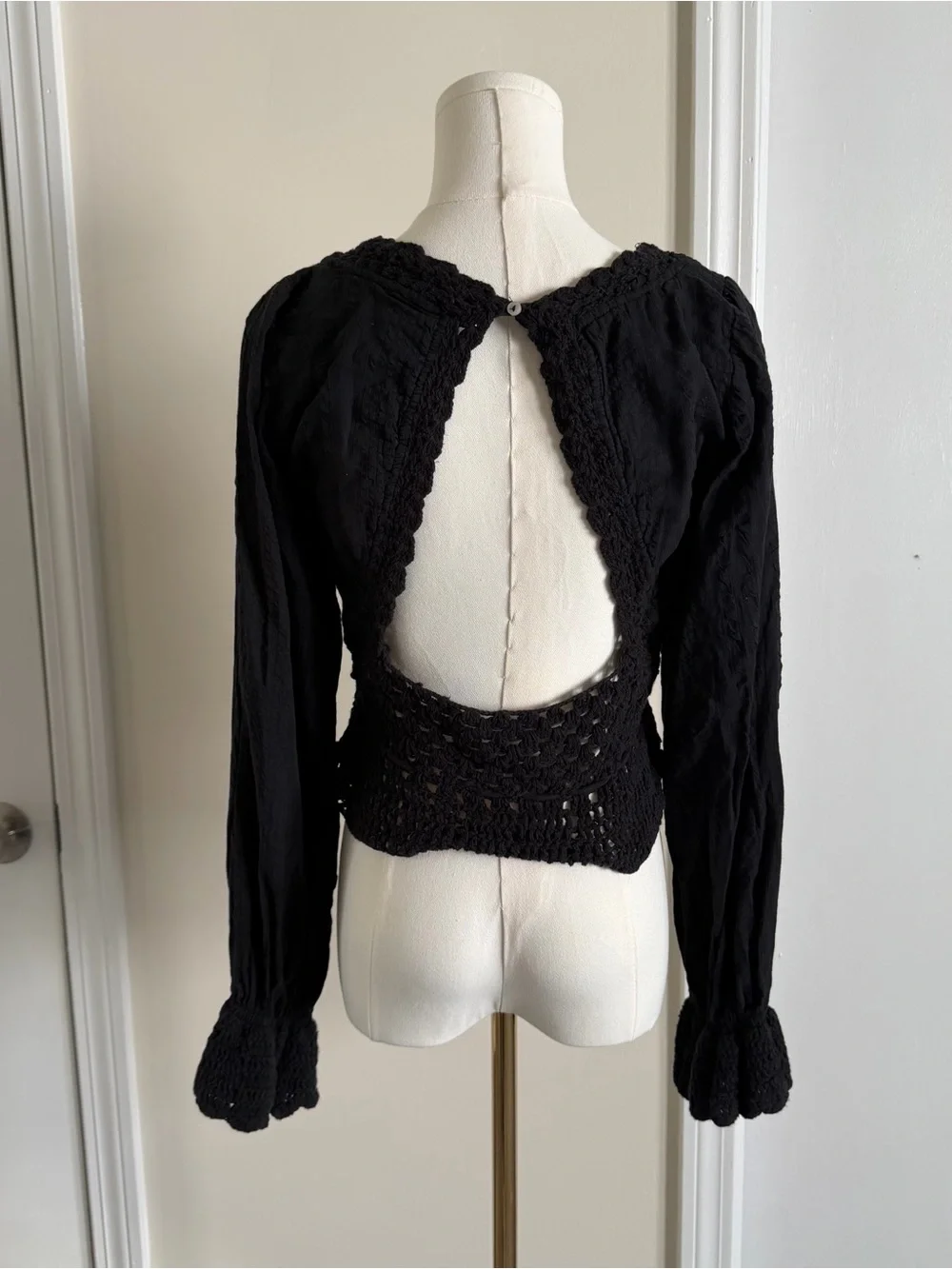 Free People Open Back Boho Long Sleeve Crochet Knit Beachy Blouse Size Small